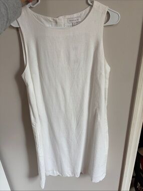 crown & ivy White Sleeveless Shift Linen Dress